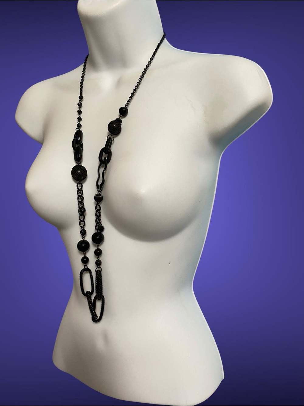 DAISY FUENTES Black Glass Beads Mesh Links Chain Acrylic Over The Head Necklace